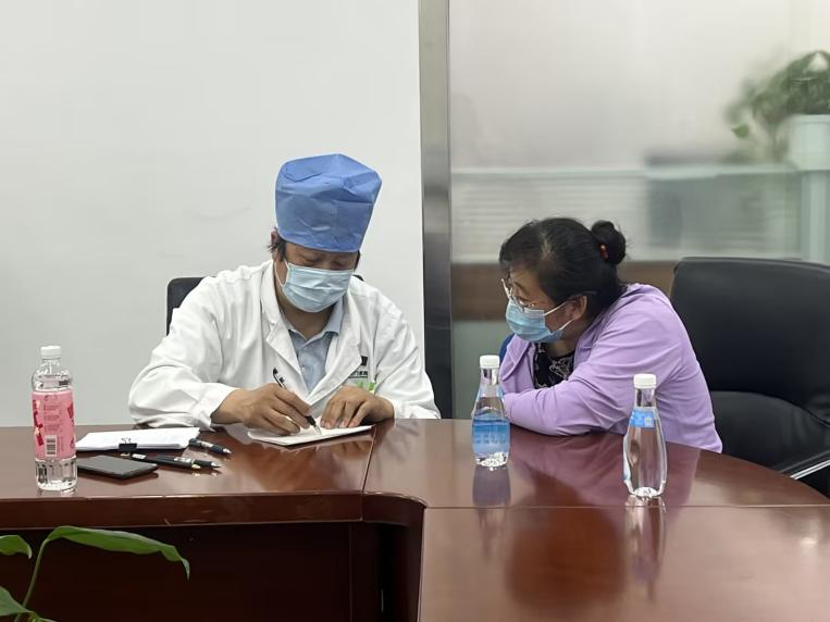 嘉事堂机关工会开展  “关爱职工健康 送医送药上门”  主题活动